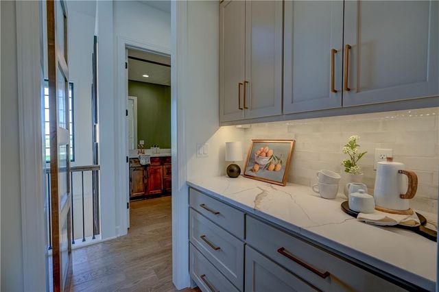 18904 Bella Terra Road, Pleasant Hill, MO 64080