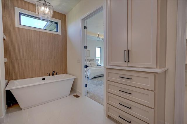 18904 Bella Terra Road, Pleasant Hill, MO 64080