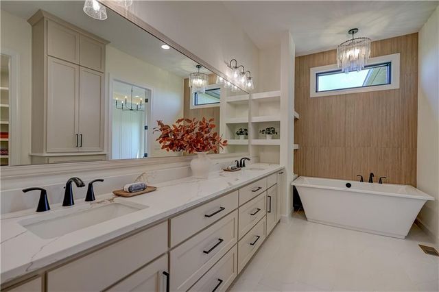 18904 Bella Terra Road, Pleasant Hill, MO 64080