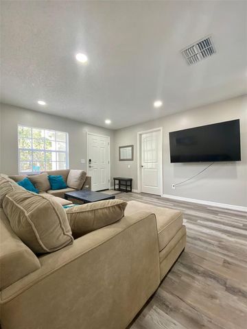 8024 CANDLEWOODE DRIVE, Largo, FL 33773