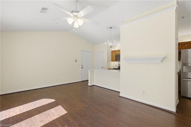 5934 W Friendly Avenue J, Greensboro, NC 27410