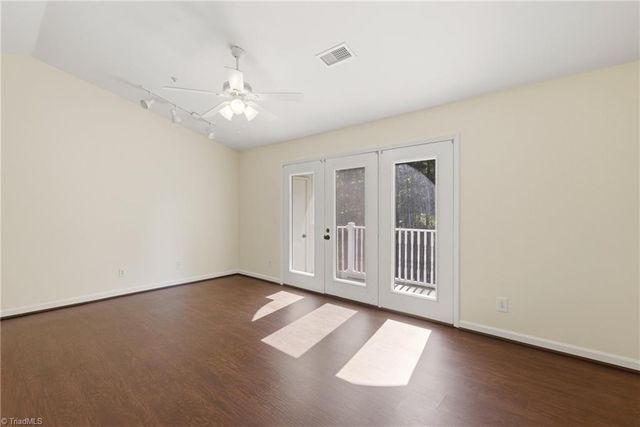 5934 W Friendly Avenue J, Greensboro, NC 27410