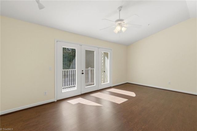 5934 W Friendly Avenue J, Greensboro, NC 27410