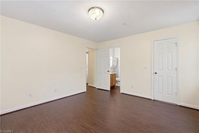 5934 W Friendly Avenue J, Greensboro, NC 27410