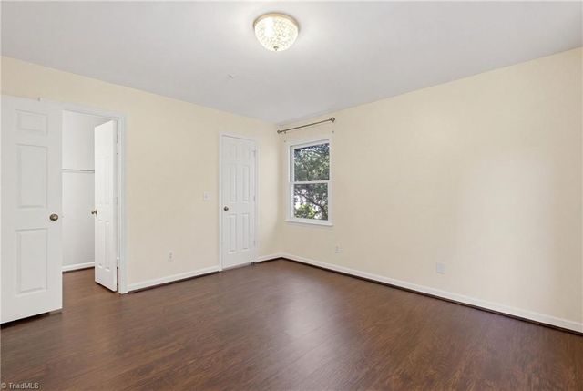 5934 W Friendly Avenue J, Greensboro, NC 27410