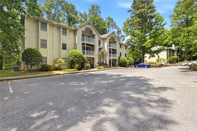 5934 W Friendly Avenue J, Greensboro, NC 27410