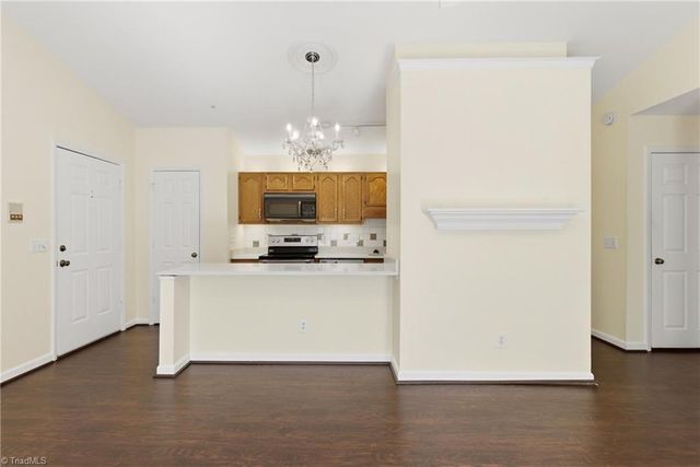 5934 W Friendly Avenue J, Greensboro, NC 27410