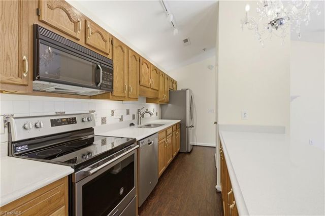 5934 W Friendly Avenue J, Greensboro, NC 27410