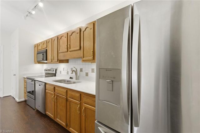 5934 W Friendly Avenue J, Greensboro, NC 27410
