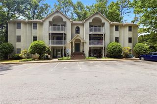 5934 W Friendly Avenue J, Greensboro, NC 27410