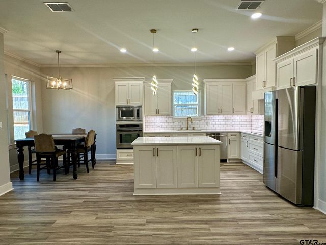 1126 Pollard Dr, Tyler, TX 75701