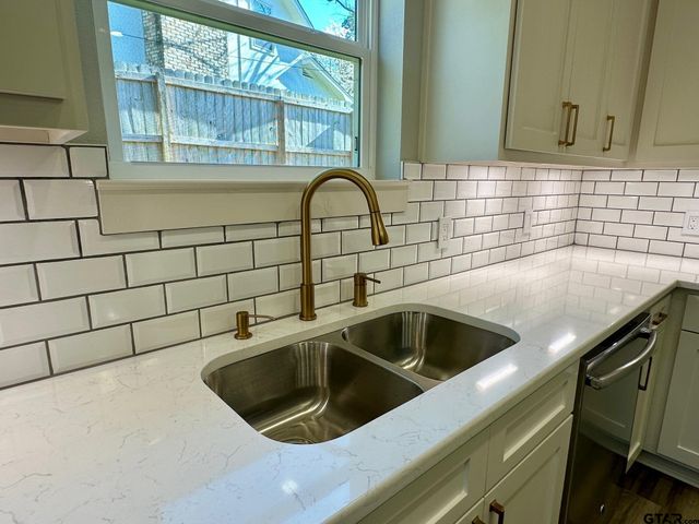 1126 Pollard Dr, Tyler, TX 75701