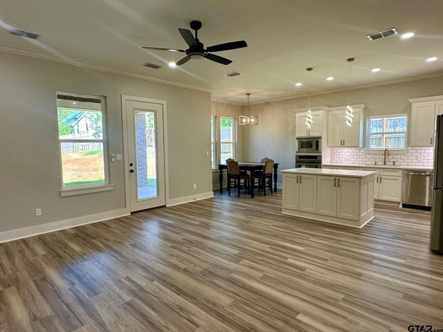 1126 Pollard Dr, Tyler, TX 75701