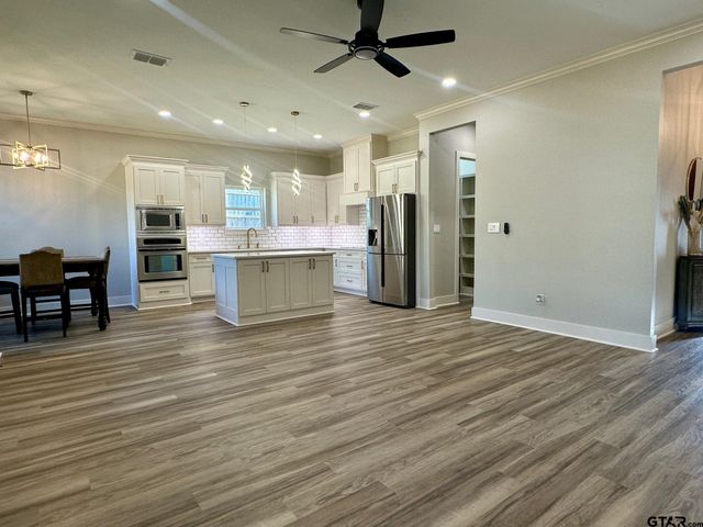 1126 Pollard Dr, Tyler, TX 75701