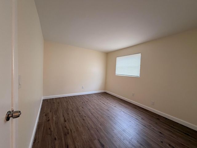 1505 Crescent Circle B21, Lake Park, FL 33403