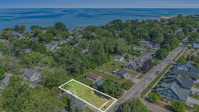 1006 St Joseph Street, South Haven, MI 49090