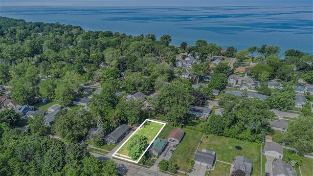 1006 St Joseph Street, South Haven, MI 49090