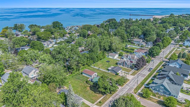 1006 St Joseph Street, South Haven, MI 49090