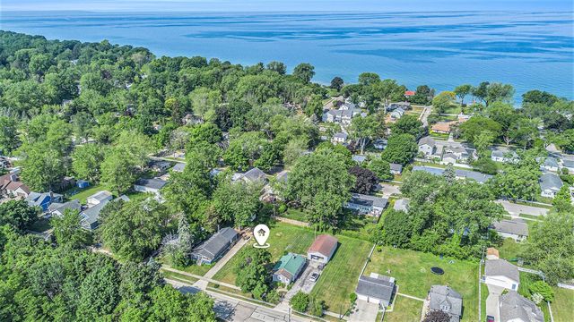 1006 St Joseph Street, South Haven, MI 49090