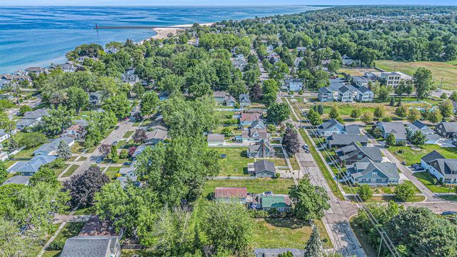 1006 St Joseph Street, South Haven, MI 49090