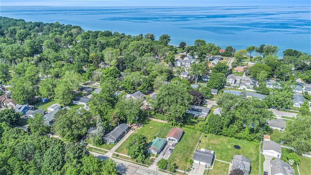 1006 St Joseph Street, South Haven, MI 49090