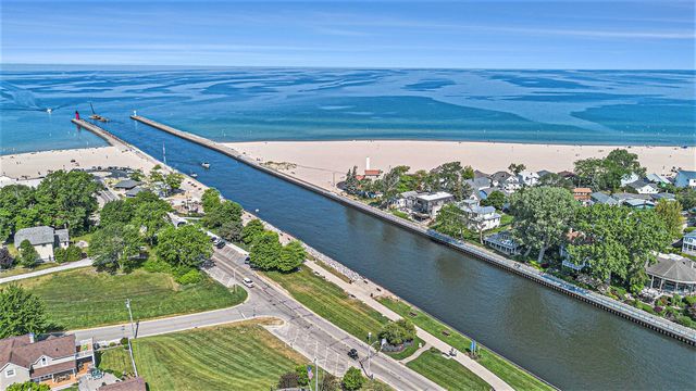 1006 St Joseph Street, South Haven, MI 49090