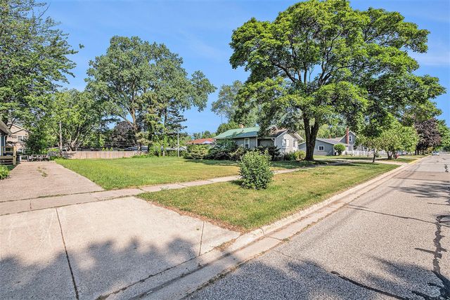 1006 St Joseph Street, South Haven, MI 49090