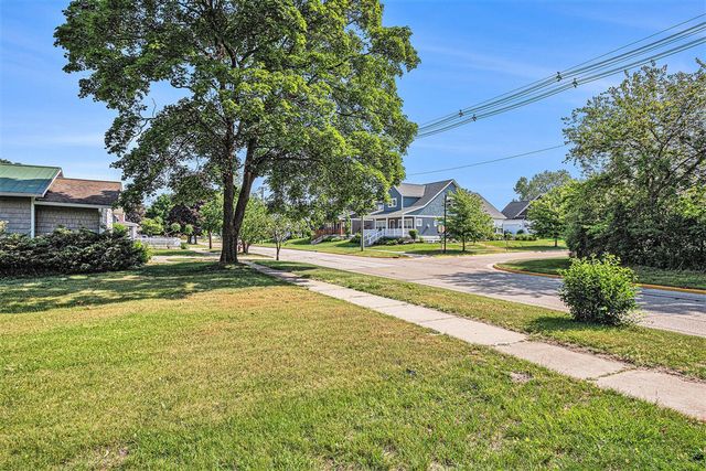 1006 St Joseph Street, South Haven, MI 49090