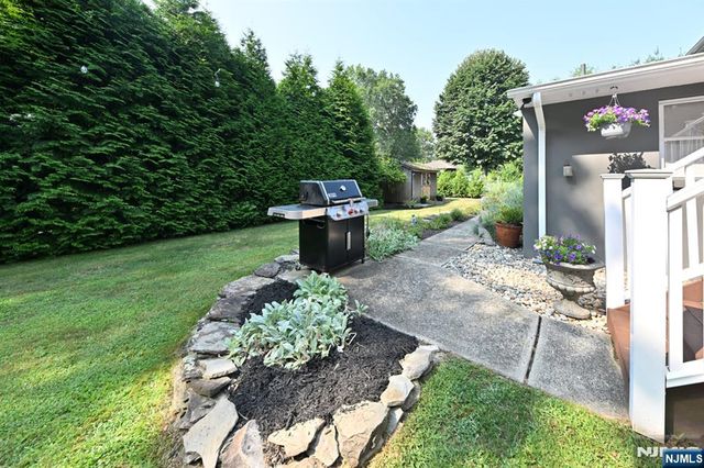 619 Montview Place, River Vale, NJ 07675