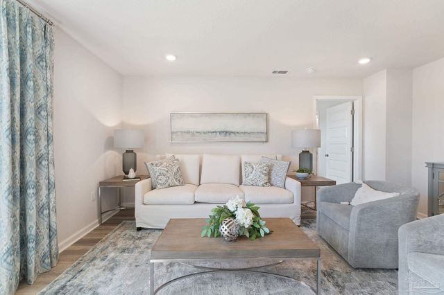 6520 Firefly Dr, Milton, FL 32583