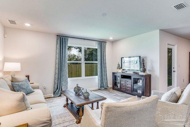 6520 Firefly Dr, Milton, FL 32583