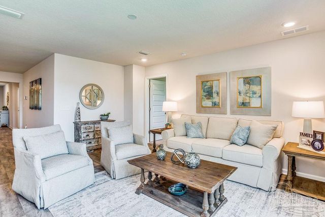 6520 Firefly Dr, Milton, FL 32583