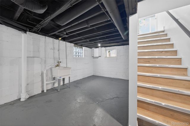 23313 Carlisle Avenue, Hazel Park, MI 48030