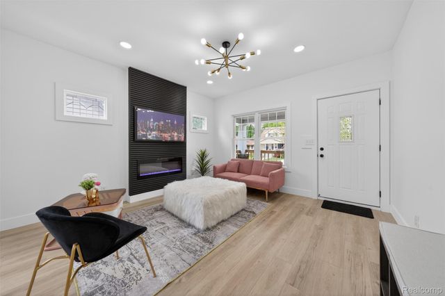 23313 Carlisle Avenue, Hazel Park, MI 48030