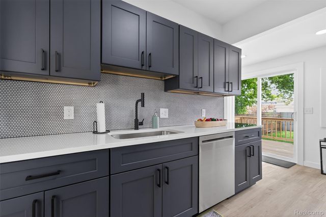 23313 Carlisle Avenue, Hazel Park, MI 48030