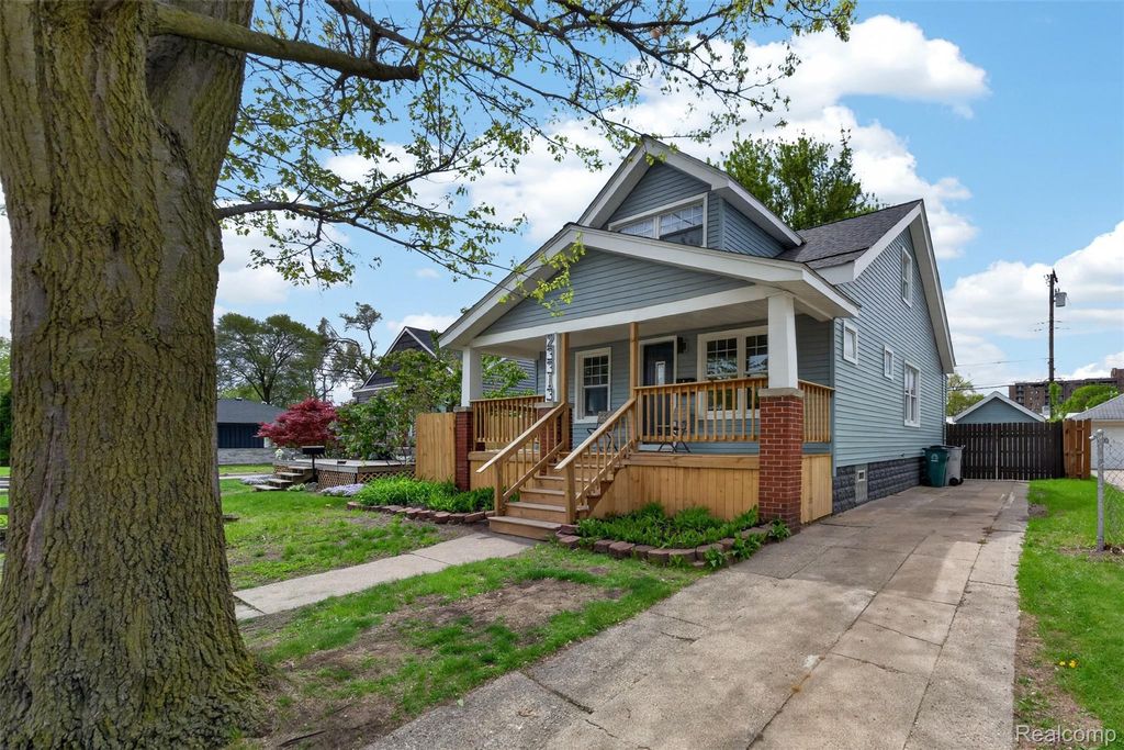 23313 Carlisle Avenue, Hazel Park, MI 48030