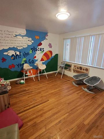 10047 Castle Drive, St Louis, MO 63136