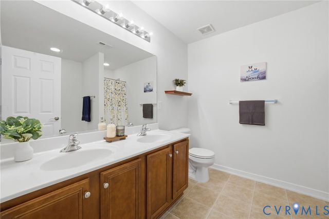 3318 Greenham Dr, Chester, VA 23831