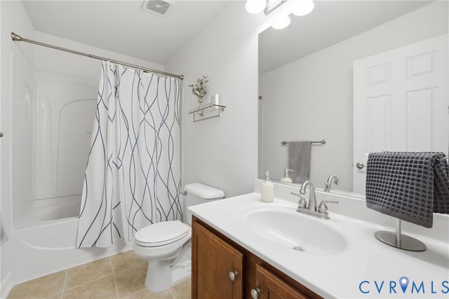 3318 Greenham Dr, Chester, VA 23831