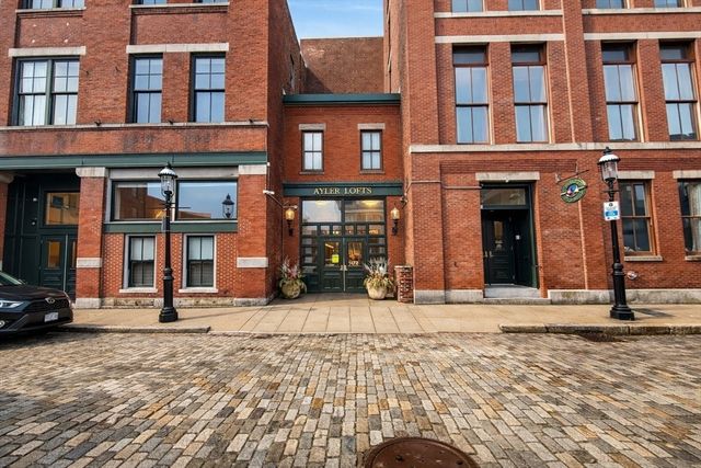 172 Middle 108, Lowell, MA 01852