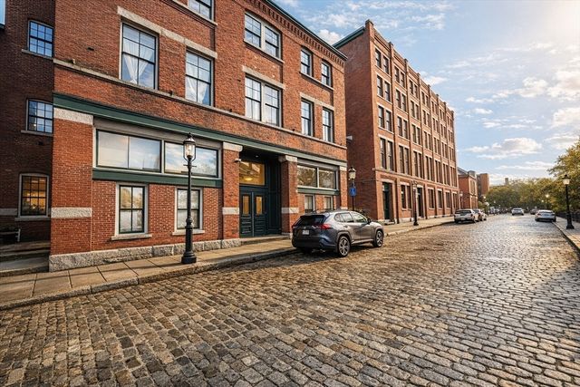 172 Middle 108, Lowell, MA 01852