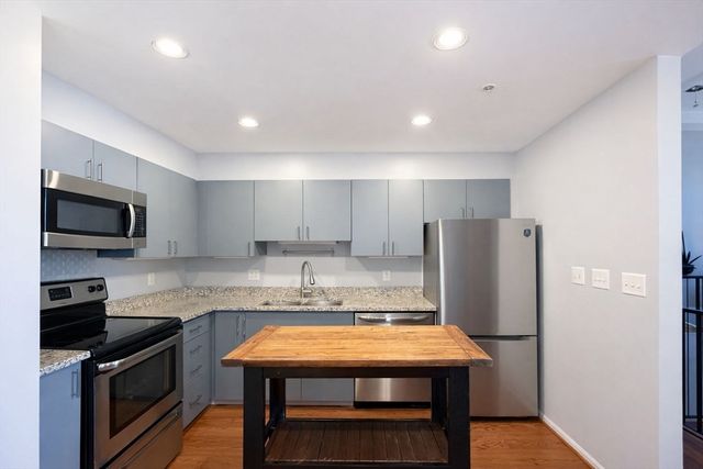 172 Middle 108, Lowell, MA 01852