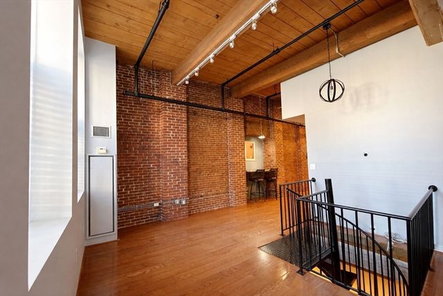 172 Middle 108, Lowell, MA 01852