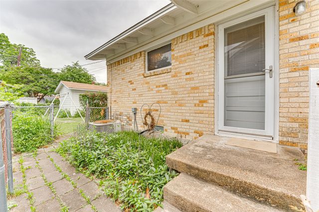 307 E Rio Grande Street, Garland, TX 75041
