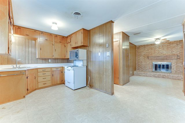 307 E Rio Grande Street, Garland, TX 75041