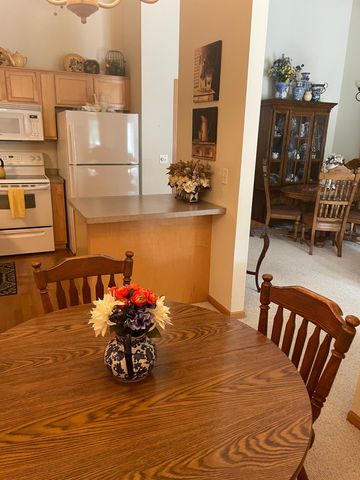2231 Penn Place 305, North Saint Paul, MN 55109