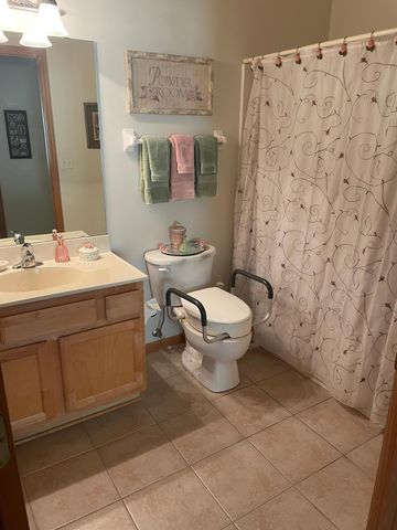 2231 Penn Place 305, North Saint Paul, MN 55109