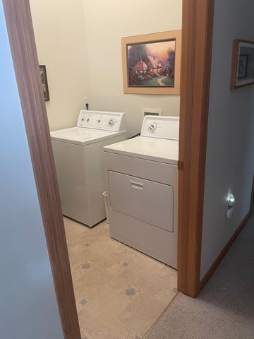 2231 Penn Place 305, North Saint Paul, MN 55109