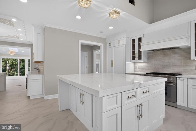 10240 DEMOCRACY BLVD, Potomac, MD 20854
