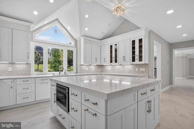 10240 DEMOCRACY BLVD, Potomac, MD 20854